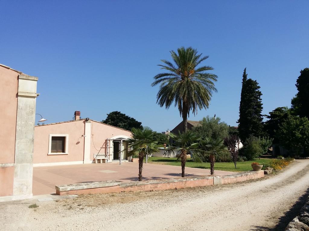 La Taverna Floridia Esterno foto