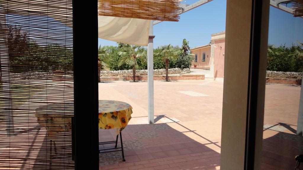 La Taverna Floridia Esterno foto